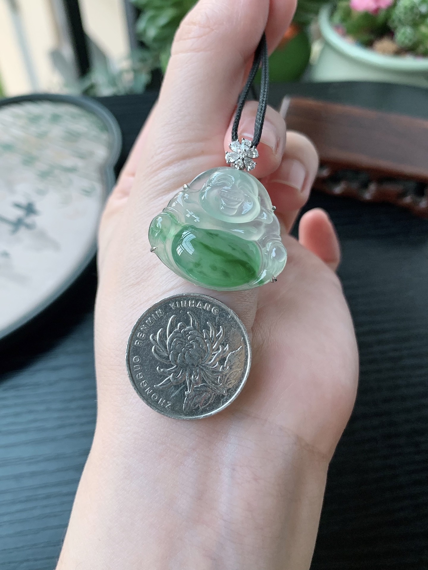 18k金镶嵌老坑冰种胶感飘阳绿佛公吊坠 裸石尺寸:25.8-28-6.5mm
