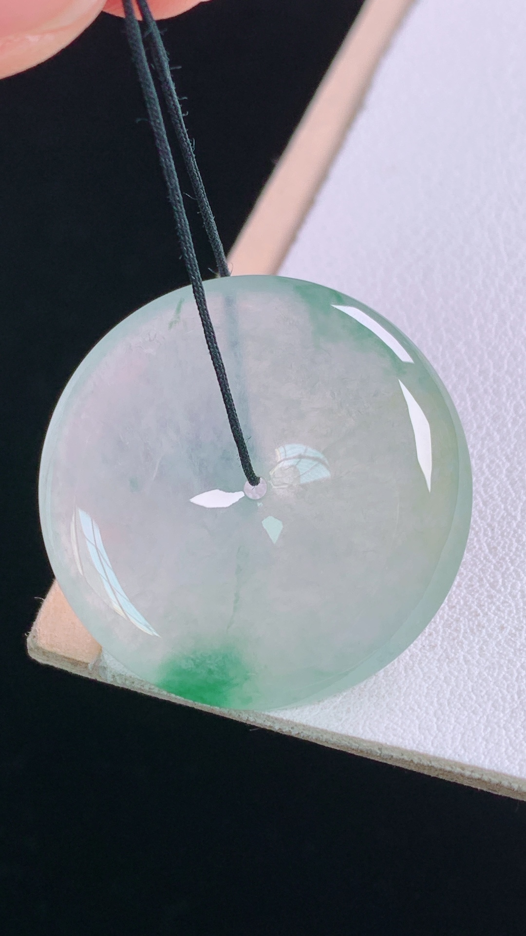 冰飘绿平安扣 翠色灵动，清透细腻，无裂，尺寸:28.2-5.5mm 16