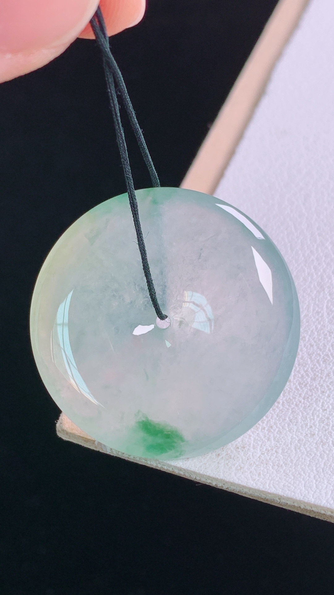 冰飘绿平安扣 翠色灵动，清透细腻，无裂，尺寸:28.2-5.5mm 16