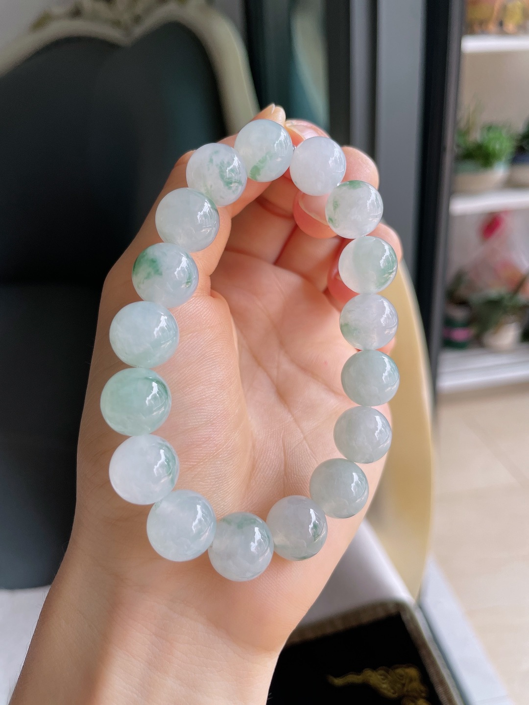 ️，缅甸天然翡翠A货，冰飘花手串，尺寸：12.3mm。【编4693】