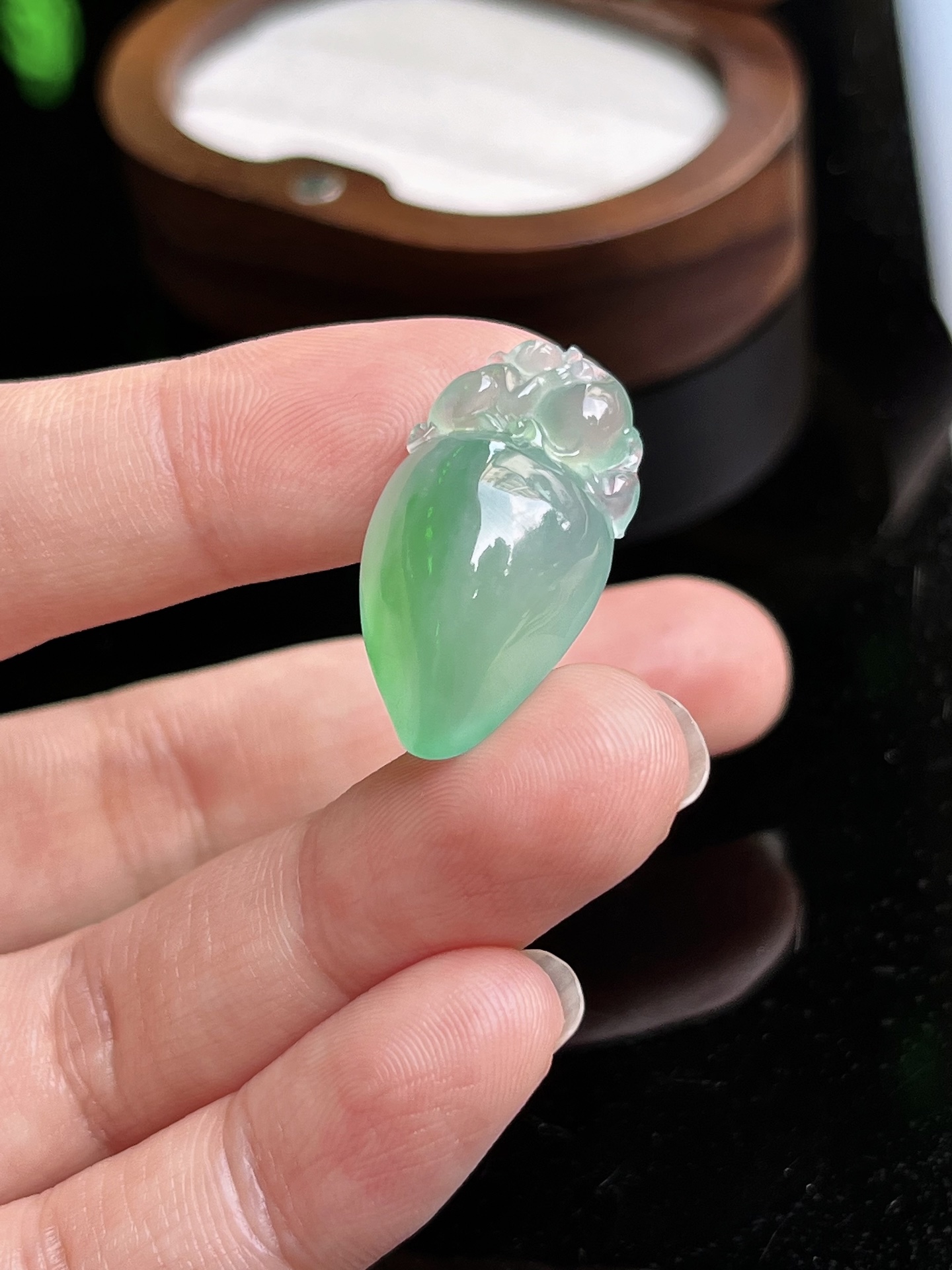 ️ 天然缅甸翡翠 冰种飘绿灵猴献桃吊坠 裸石尺寸26-13.7-7.7mm