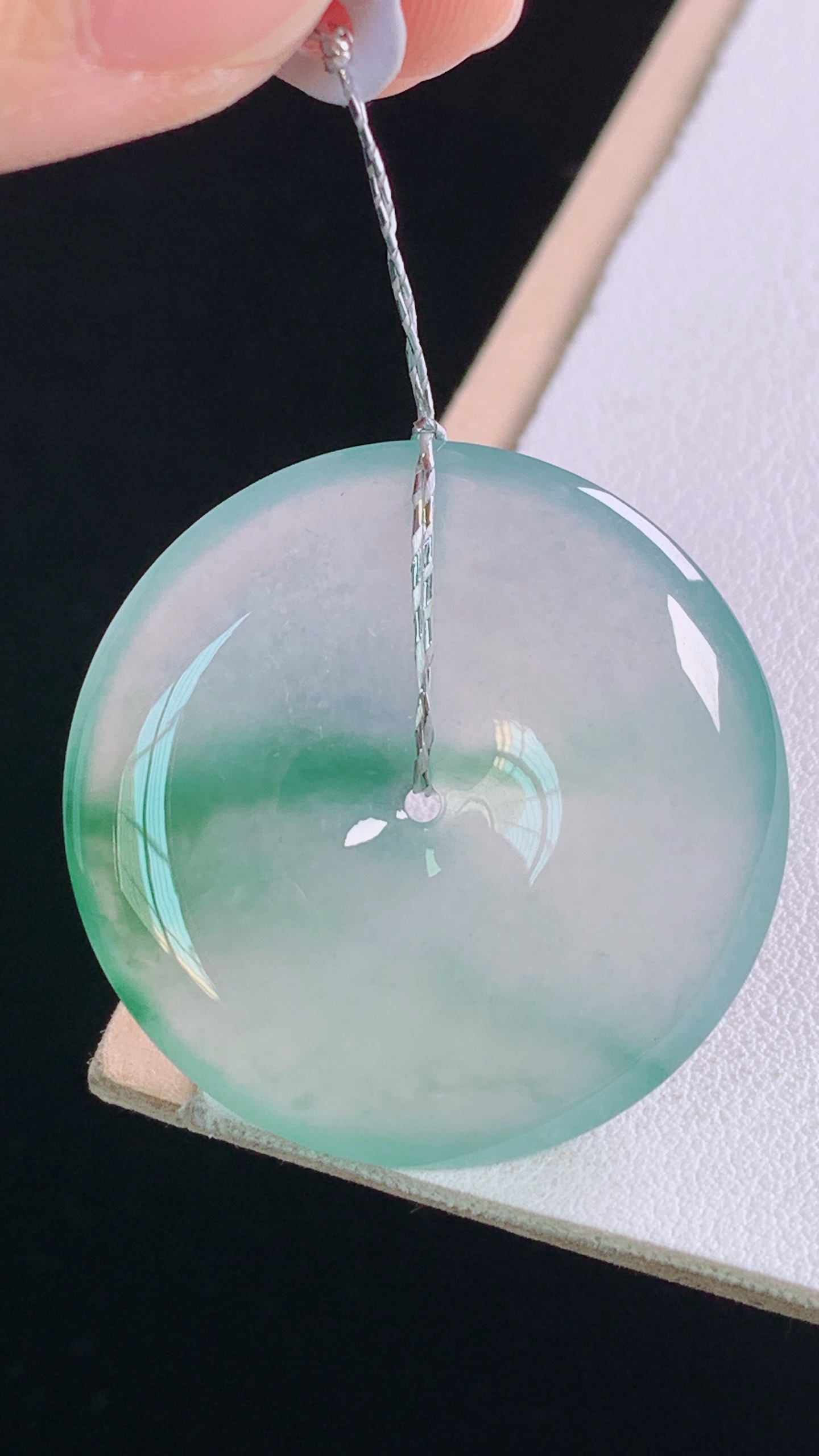 ️冰飘绿平安扣 翠色灵动，清爽通透，无裂，尺寸:33.0-5.6mm 18