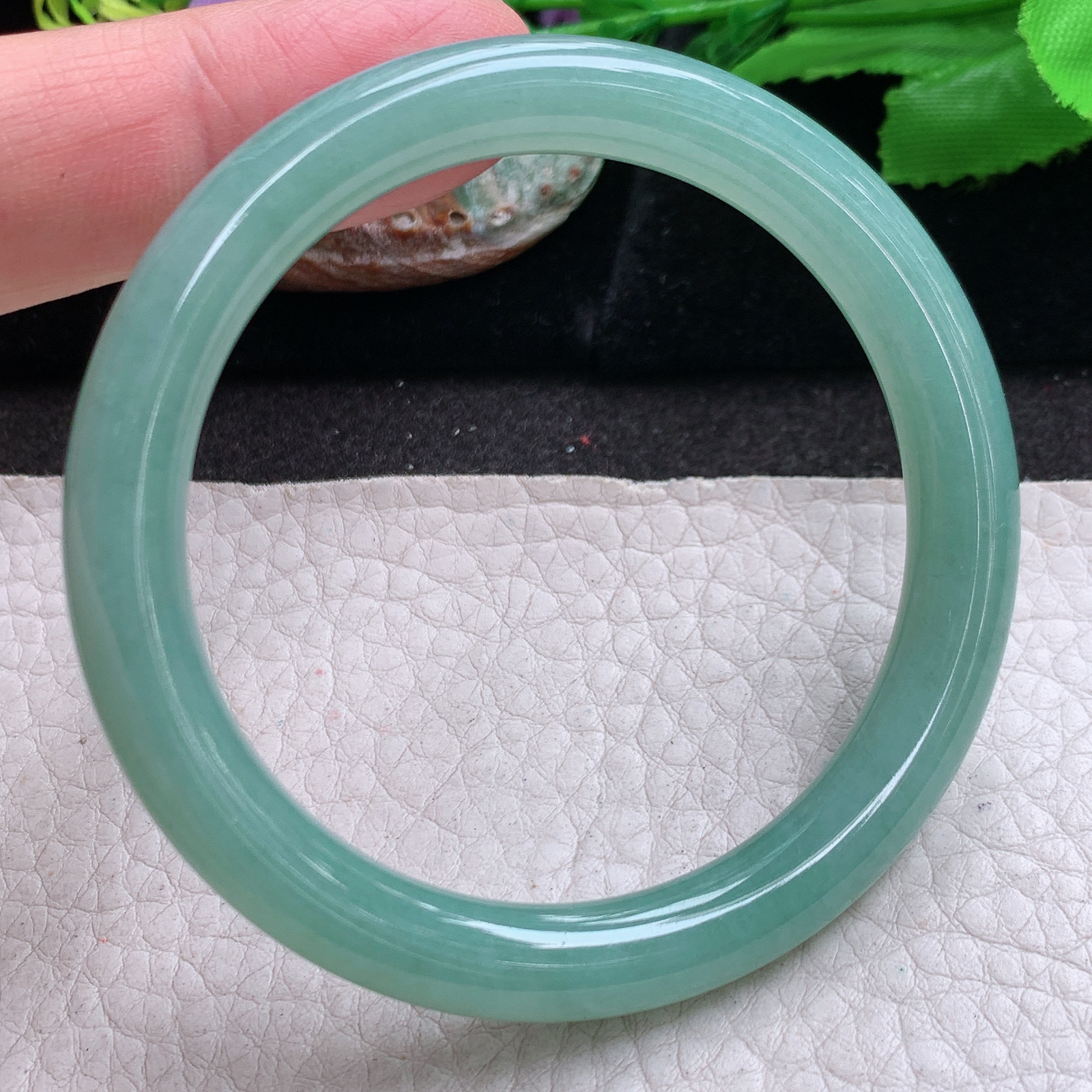 n小圈是50*7.5叮当镯 缅甸翡翠a货高品质飘冰油绿圆条玉手镯