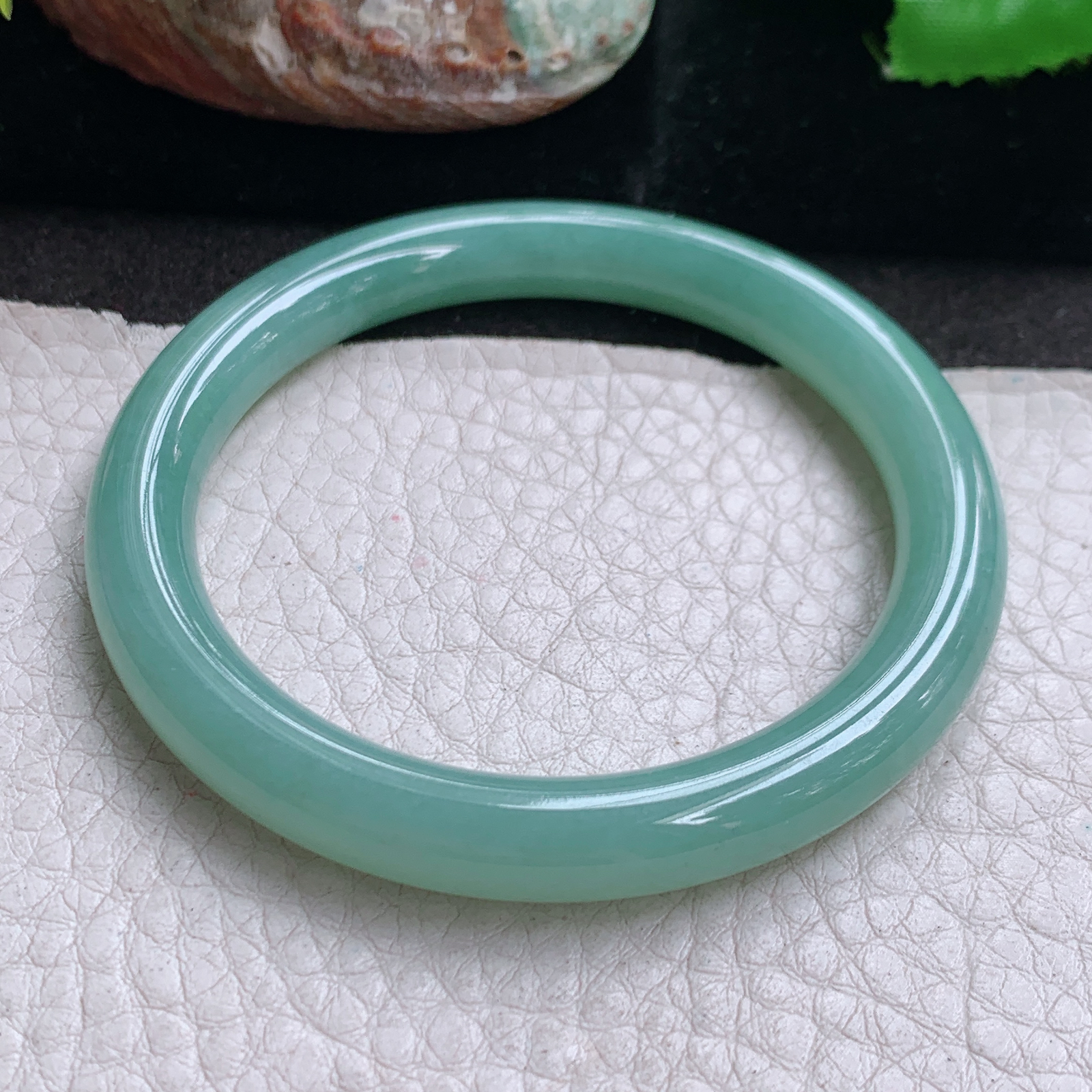 n小圈是50*7.5叮当镯 缅甸翡翠a货高品质飘冰油绿圆条玉手镯