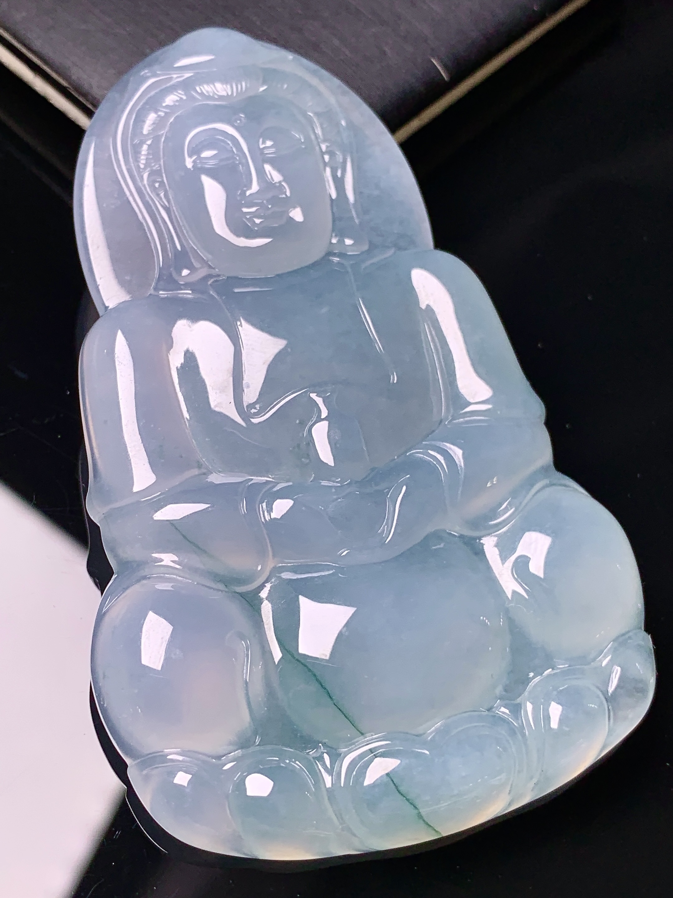 冰种观音菩萨吊坠 玉质细腻 色泽艳丽清新 水润亮眼 整体尺寸69*42.8*6.2 d1
