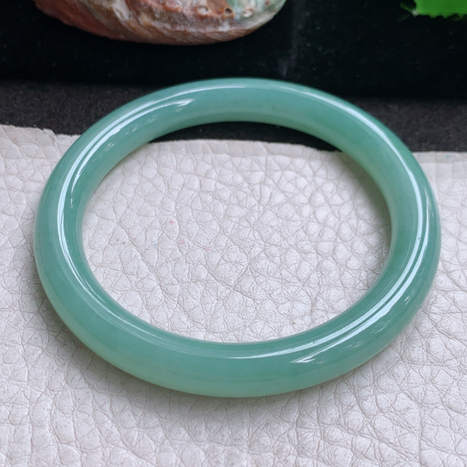 n小圈是50*7.5叮当镯 缅甸翡翠a货高品质飘冰油绿圆条玉手镯