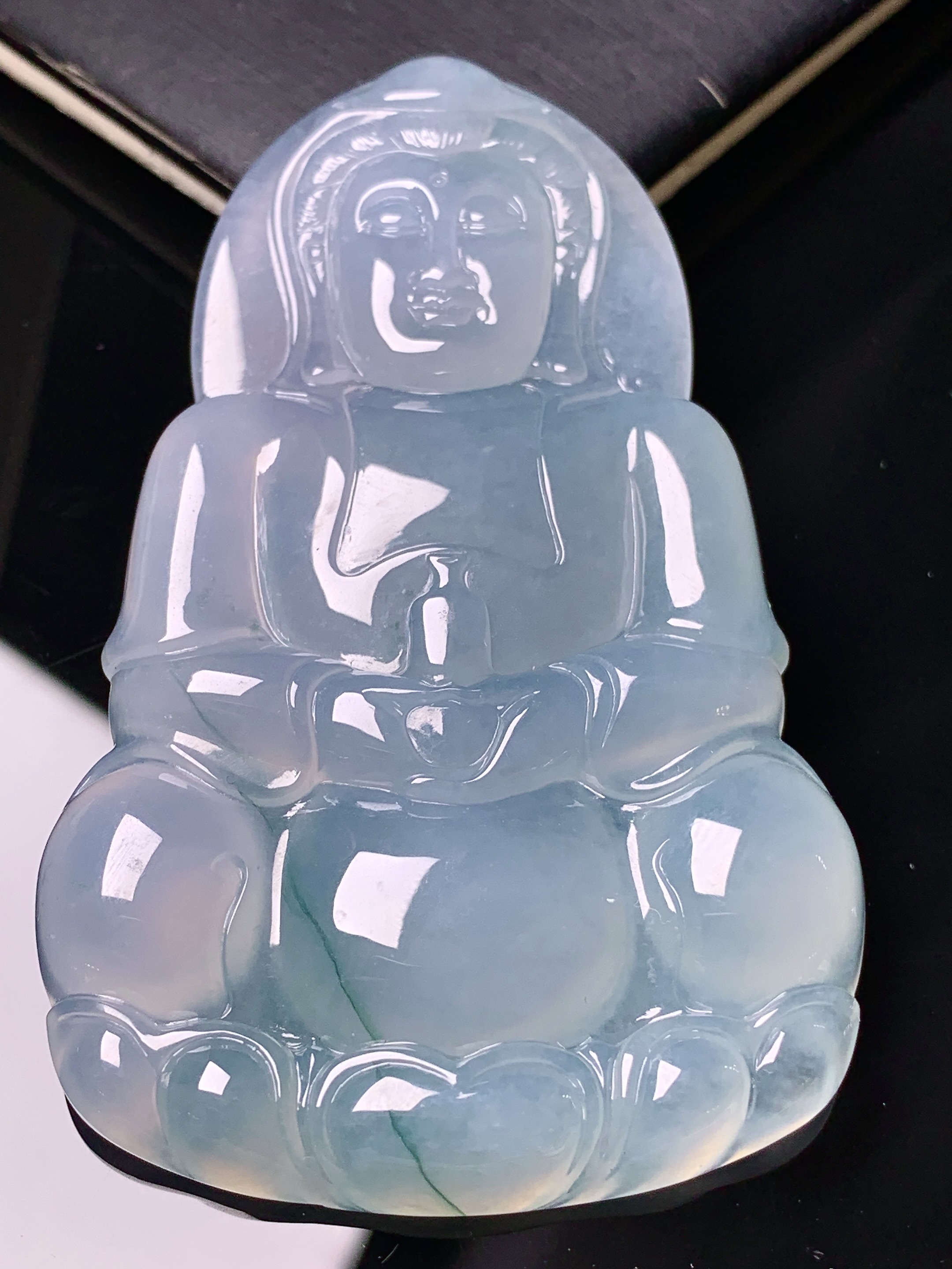 冰种观音菩萨吊坠 玉质细腻 色泽艳丽清新 水润亮眼 整体尺寸69*42.8*6.2 d1