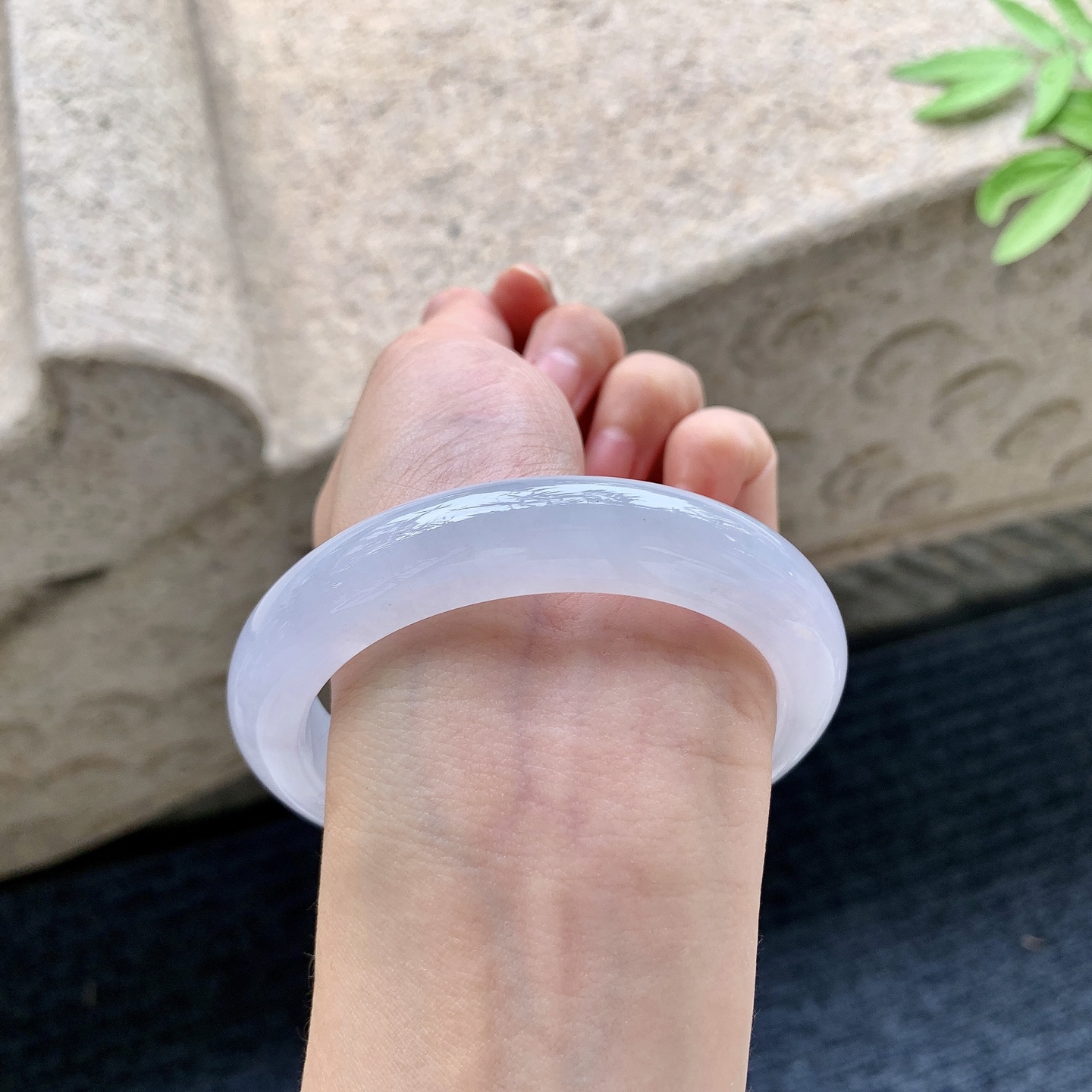 正圈58 59 圈口59/12.4/9.4 编码G7092201 糯冰，水润，种老，细腻，打灯有絮线