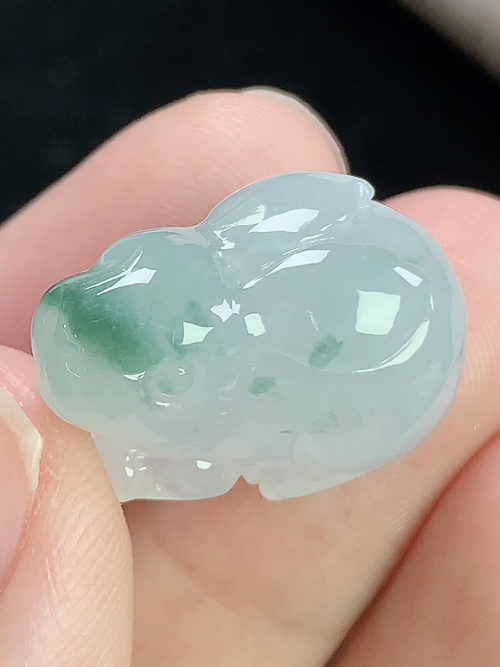 生肖兔，无裂，尺寸22.1*13.3*13.4mm，j21fyg8