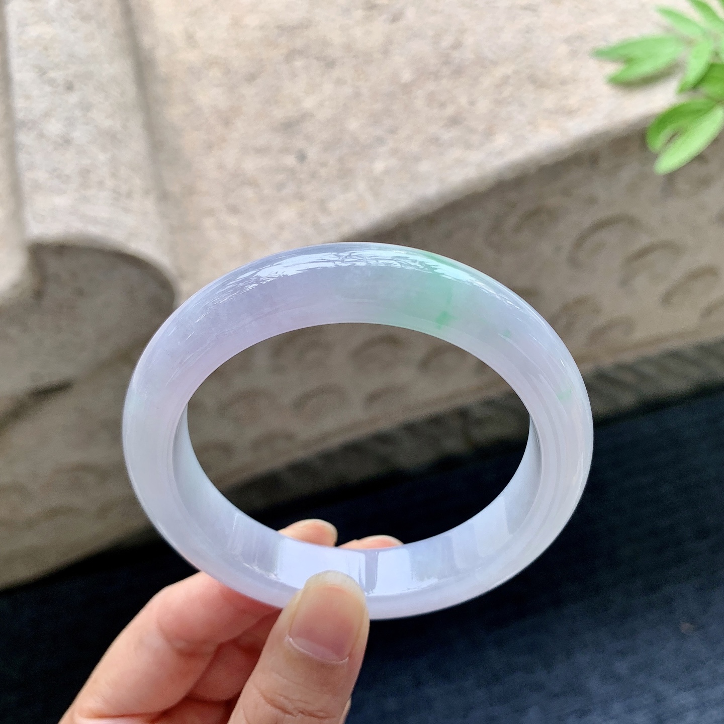 正圈55 56 圈口56.8/12.7/8.7 编码WW092233 春彩，水润，种老，细腻，打灯有絮线