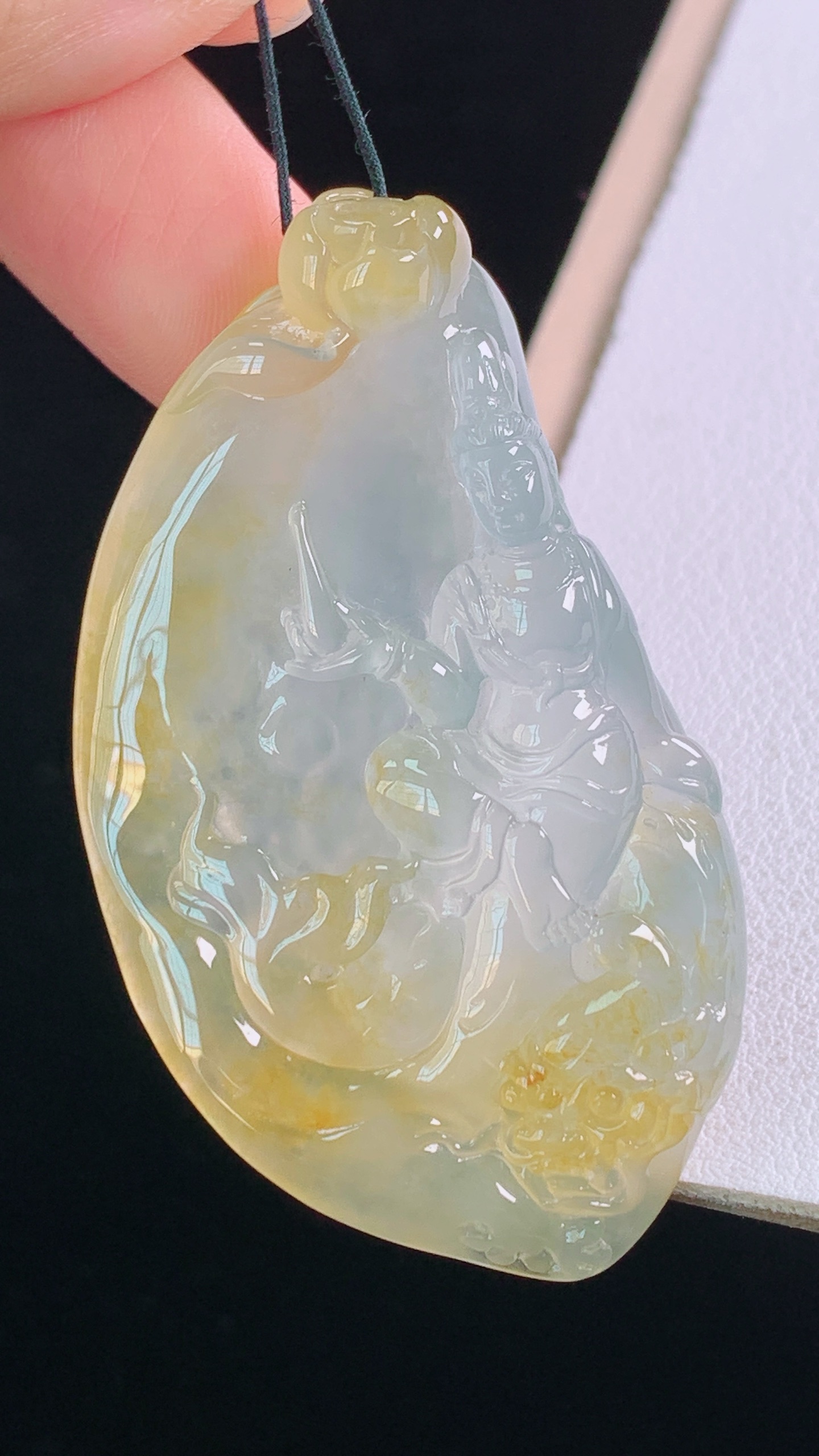 冰黄文殊观音 天然黄翡，种老起胶，无裂 尺寸:53.6-30.3-10.2mm 18