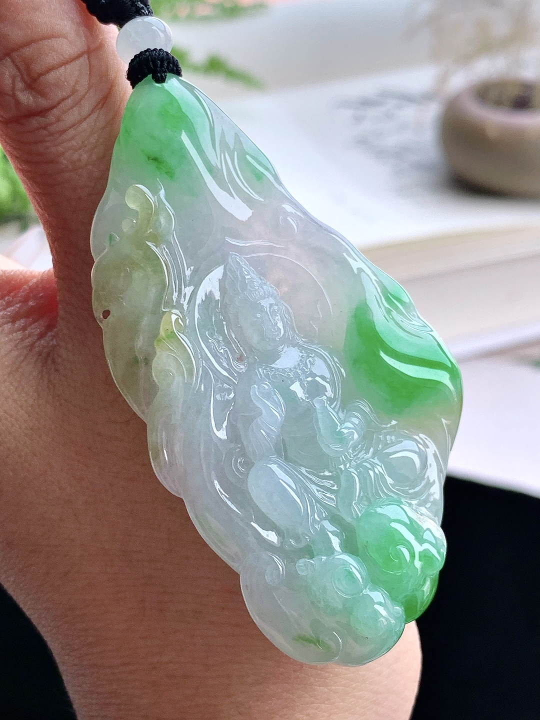 【裸石】️冰黄加绿自在观音牌吊坠 【说明】缅甸 性比高 厚装 【尺寸】71-38.5-9.8 【重量】35.2克