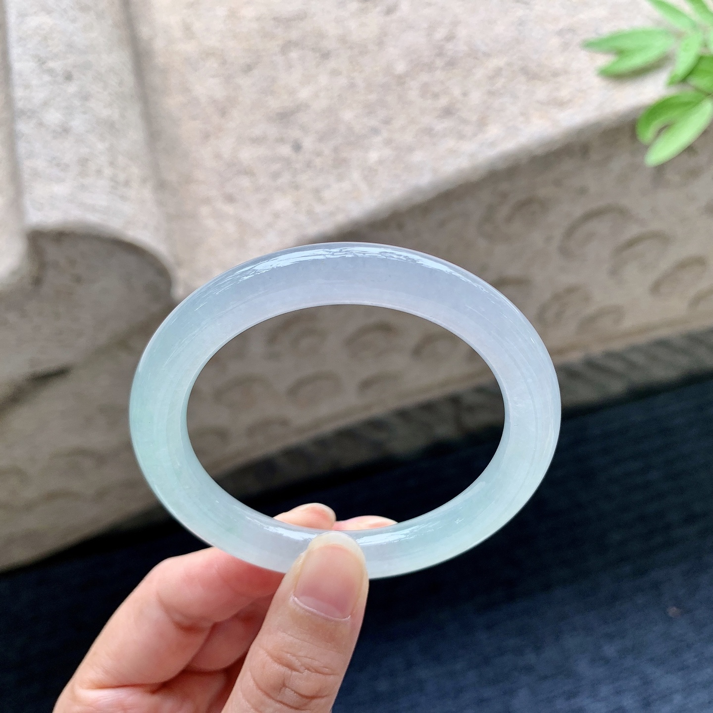 圆条52 53 圈口53.6/8.8/8.9 编码GJ092229 冰糯晴底，水润，种老，细腻，打灯有棉线