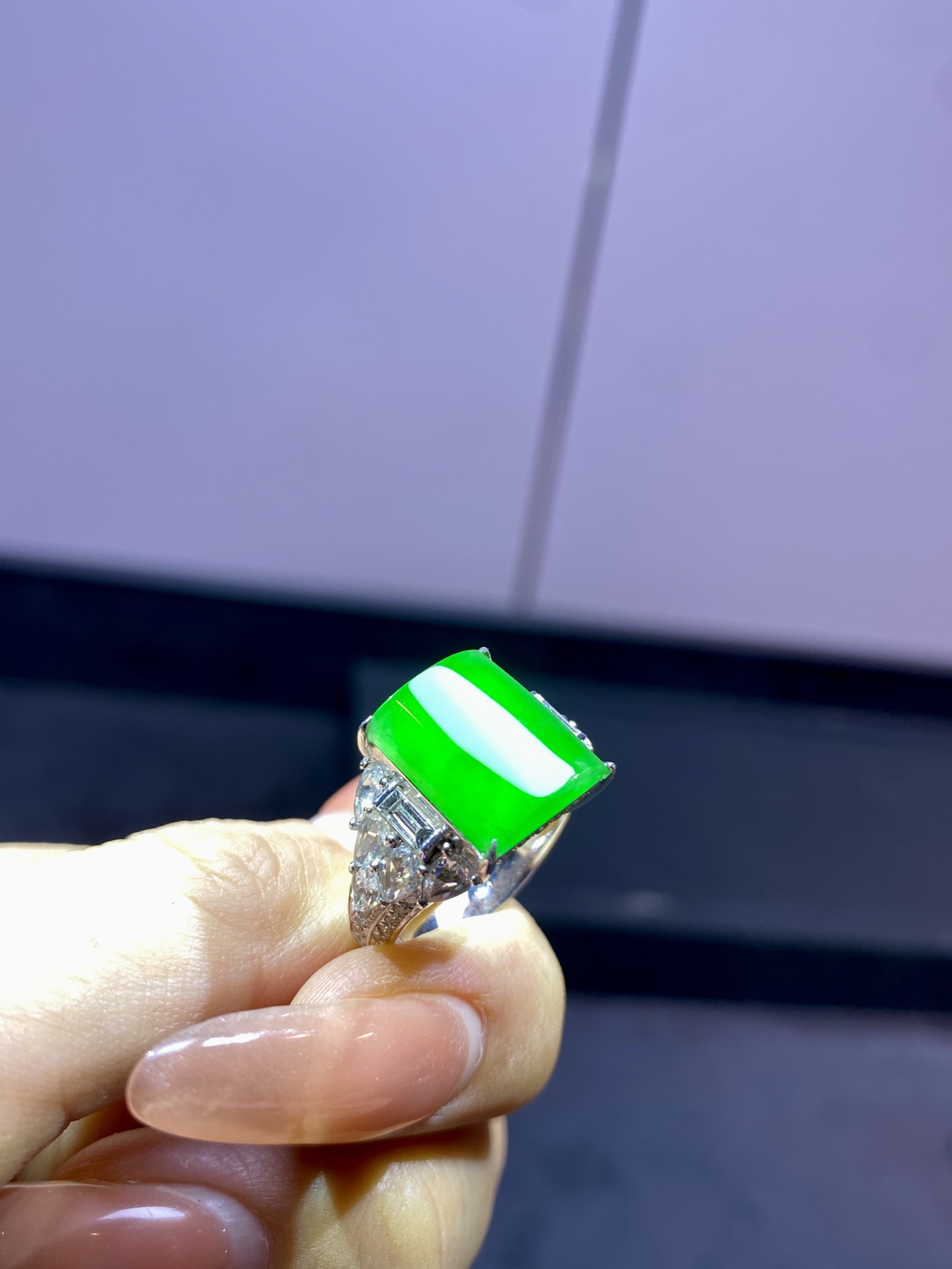 辣阳绿马鞍戒指 裸石：12.7-10.8-3.2 02XPJ260920