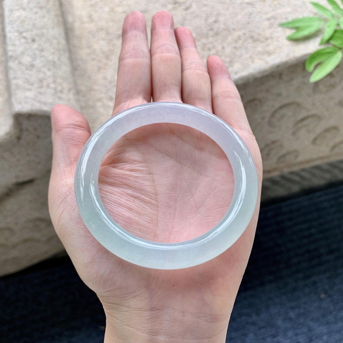 圆条52 53 圈口53.6/8.8/8.9 编码GJ092229 冰糯晴底，水润，种老，细腻，打灯