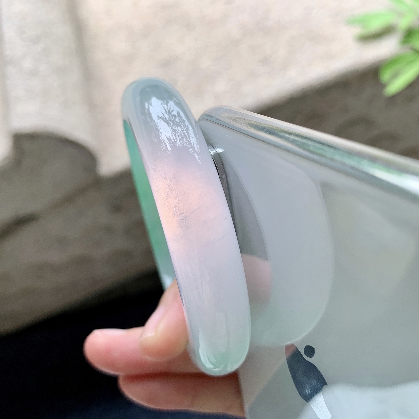 正圈53 54 圈口54.6/12.8/9.1 编码G7092202 冰糯飘阳绿，水润，种老，细腻，打灯有絮线