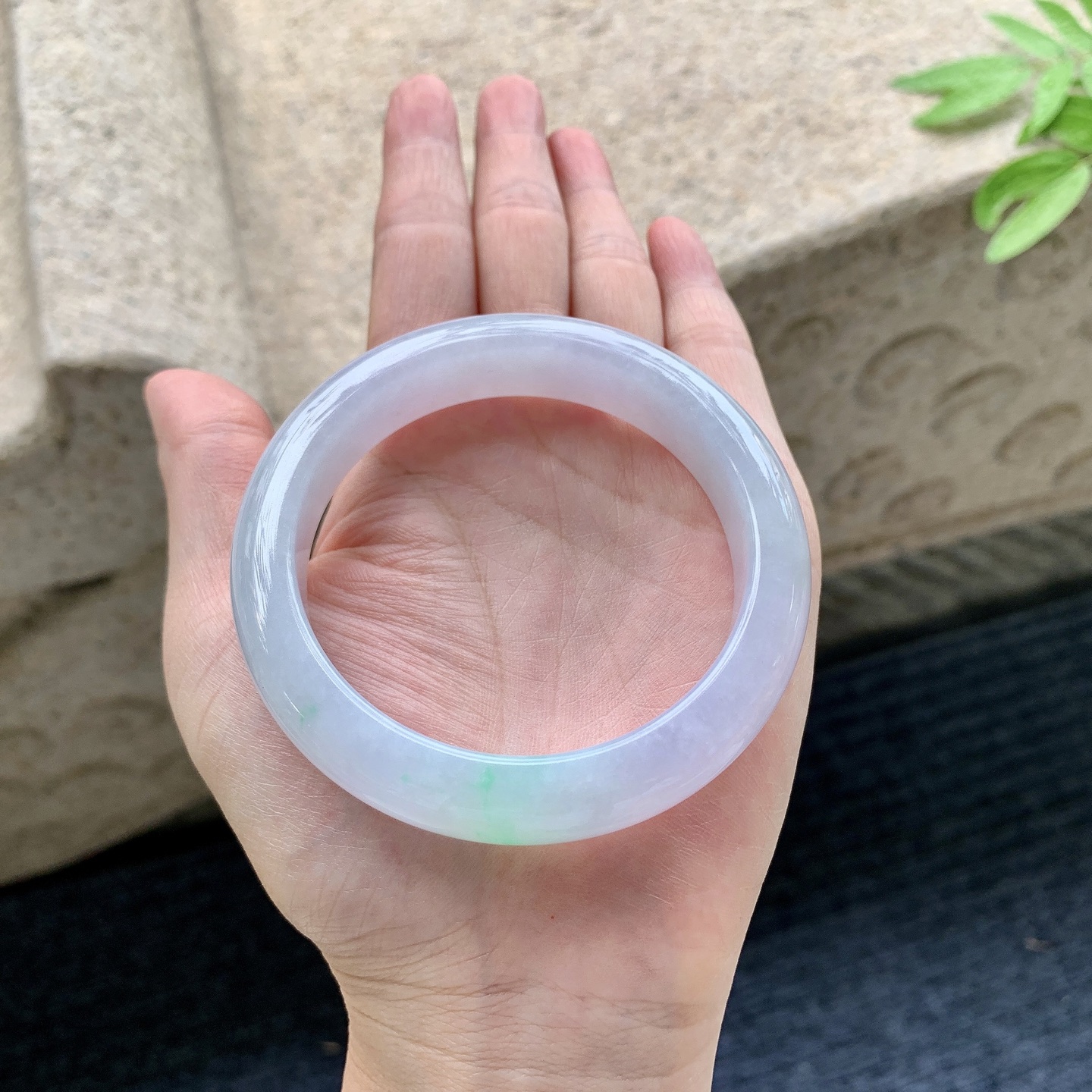 正圈55 56 圈口56.8/12.7/8.7 编码WW092233 春彩，水润，种老，细腻，打灯有絮线