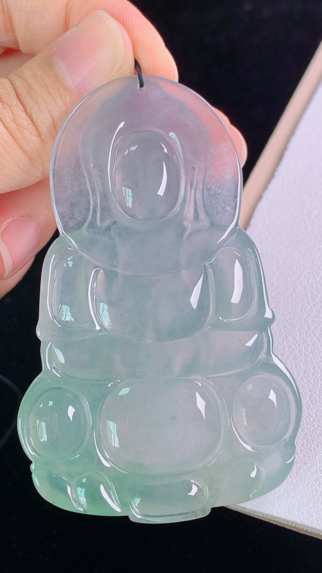 ️高品质 冰种观音 冰润荧光，胶感十足，无裂 尺寸:69.2-43.7-5.8mm 16