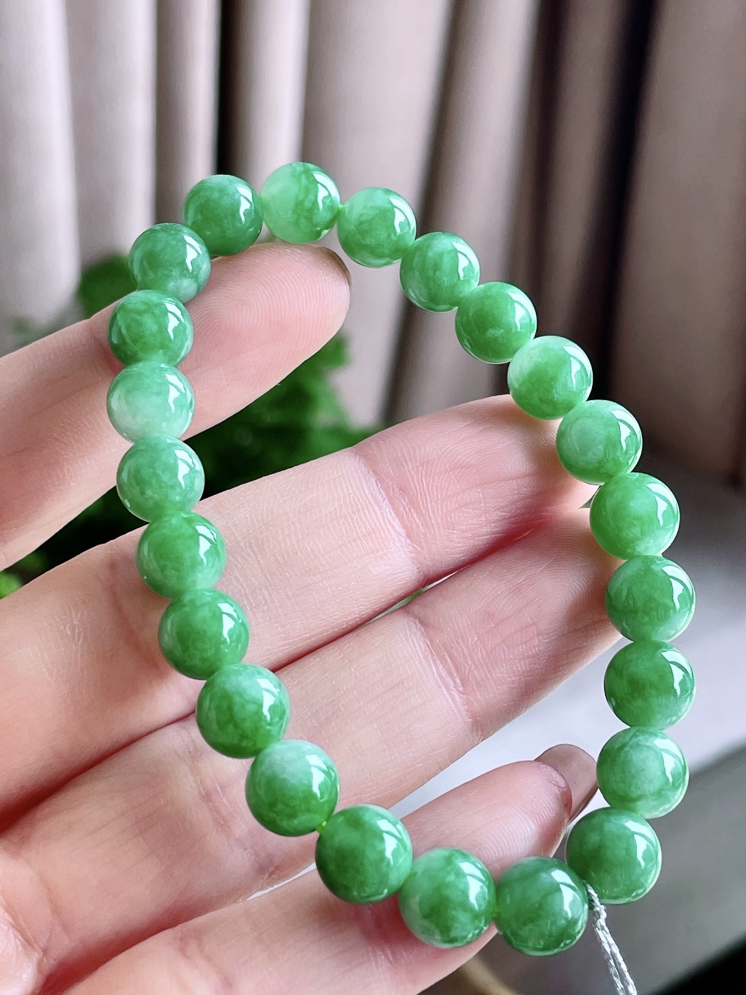【珠子】阳绿手链圆珠珠子手链 【说明】缅甸 性比高 【尺寸】8mm 【重量】21.5克
