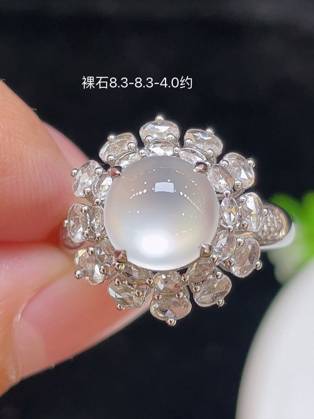 ️【冰种，戒指】大件饱满，通透水润，玉质细腻，翠色鲜艳，18k金奢华钻石镶嵌️，8.3-8.3-