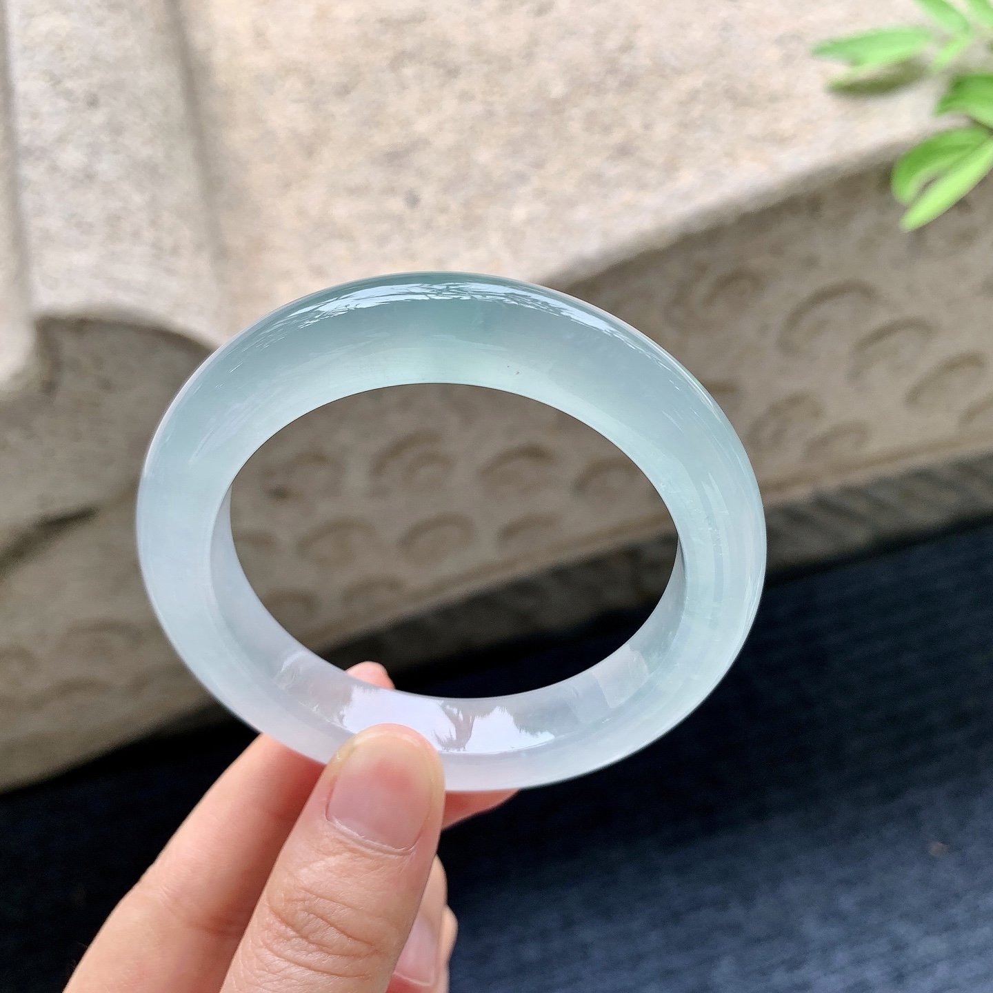 正圈54 55 圈口55.5/12/9.7 编码ZLD092212 冰种飘绿，清透，水润，种老，细腻，打灯有絮线