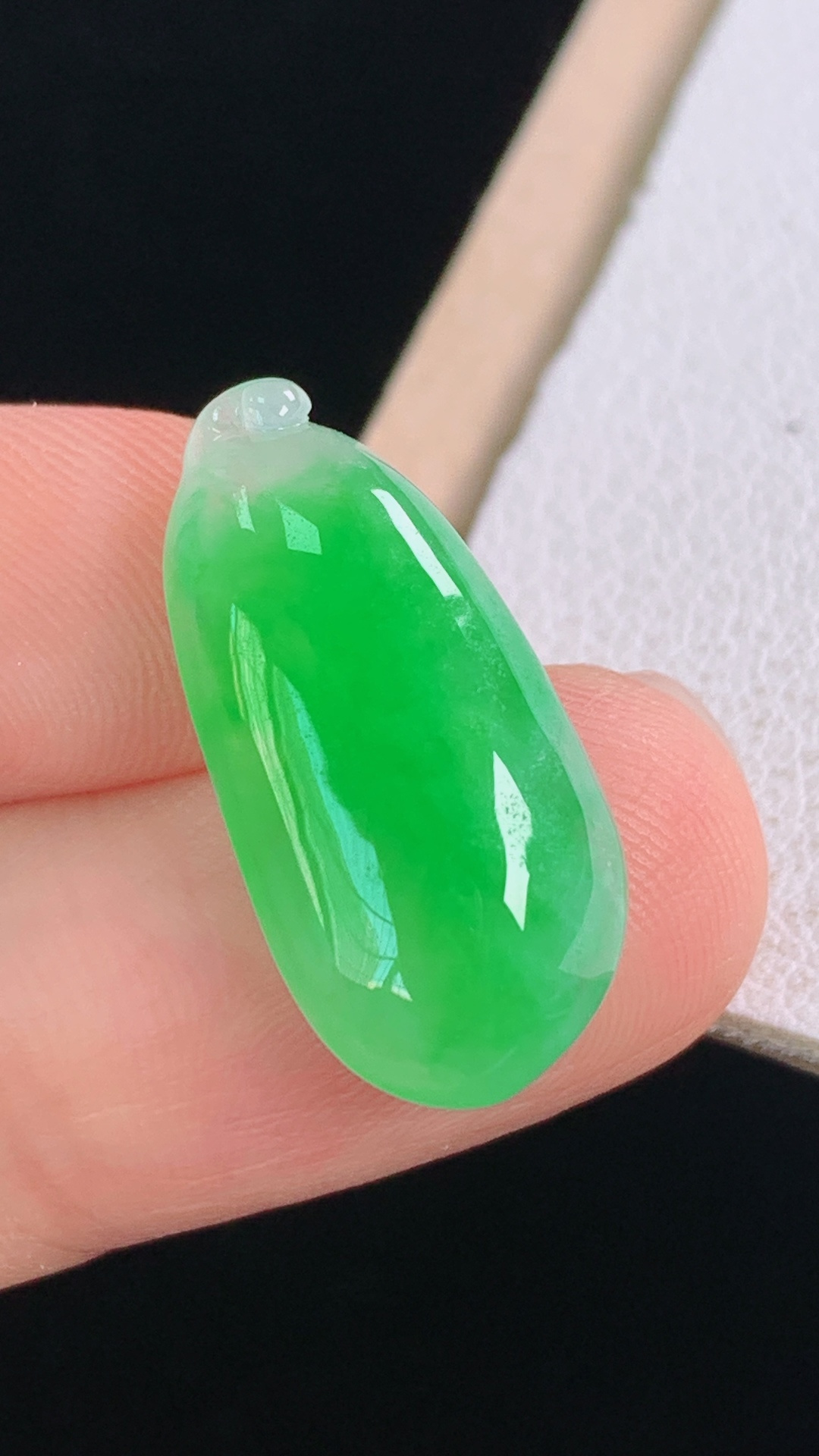 ️阳绿福瓜 翠色浓郁，底子细腻，无裂 尺寸:21.5-10.3-5.1mm 17