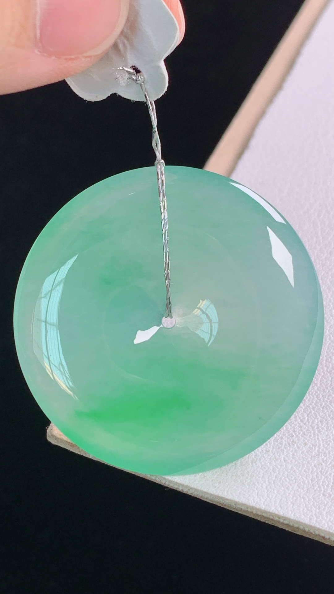 ️高品质 冰绿平安扣 种色兼备，胶感十足，无裂，尺寸:37.2-5.9mm 17
