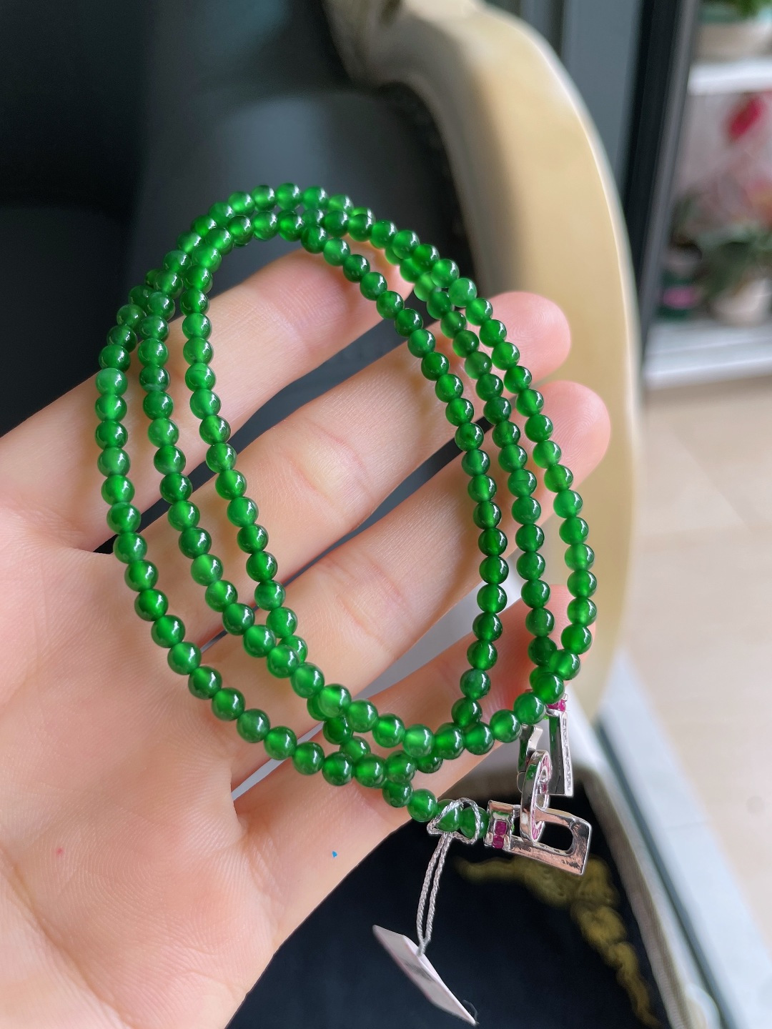 天然翡翠A货，冰满绿小米珠珠链，尺寸：3.5mm161颗。【编1180】