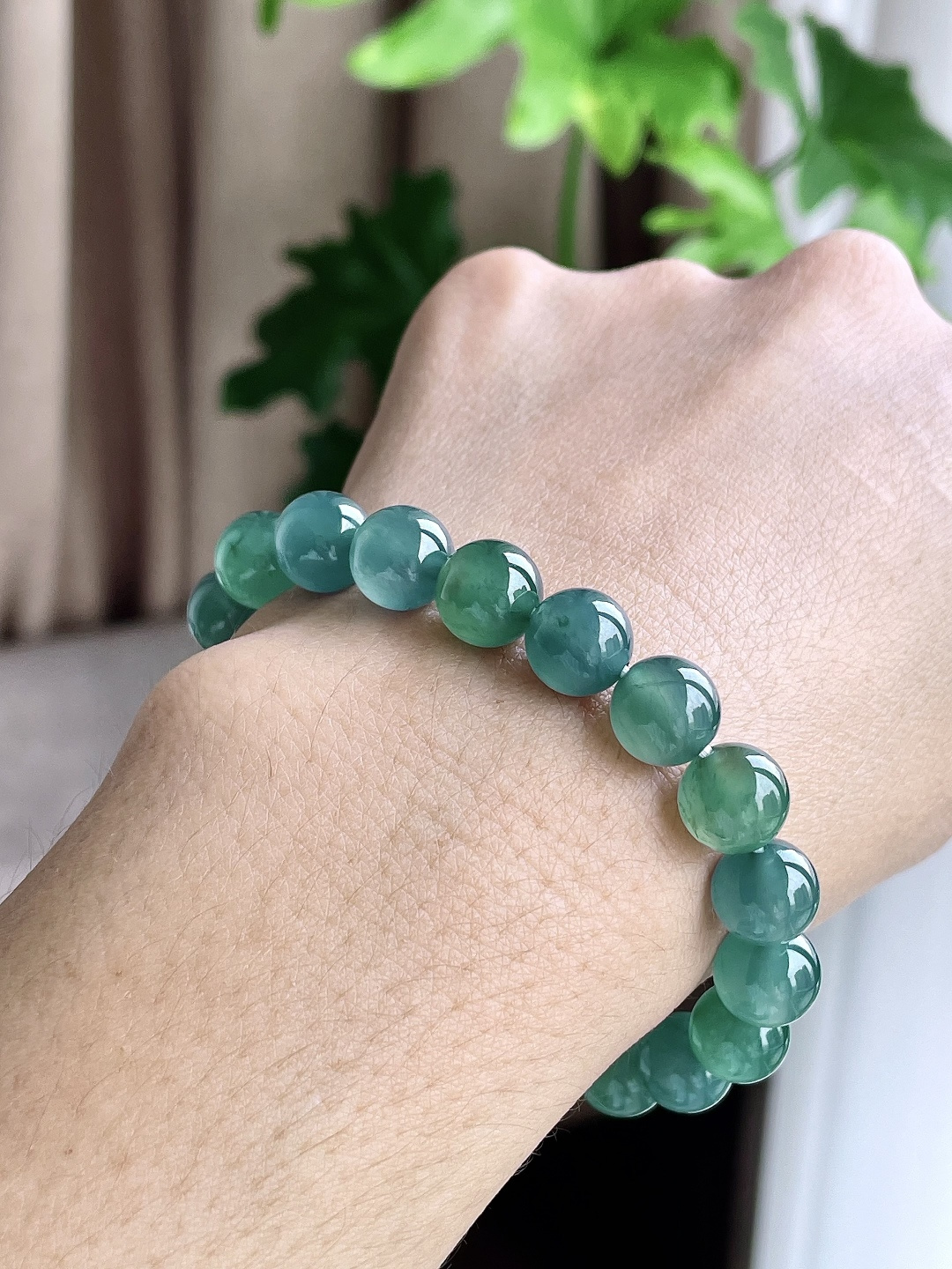【珠子】冰晴绿手串圆珠珠子手串 【说明】 性比高 老蓝水 【尺寸】9.7mm 【重量】32.4克