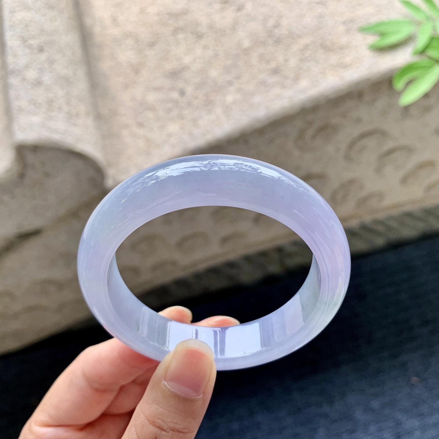 正圈50 51 圈口51.3/13/8.1 编码GJ092228 飘绿，水润，种老，细腻，无裂