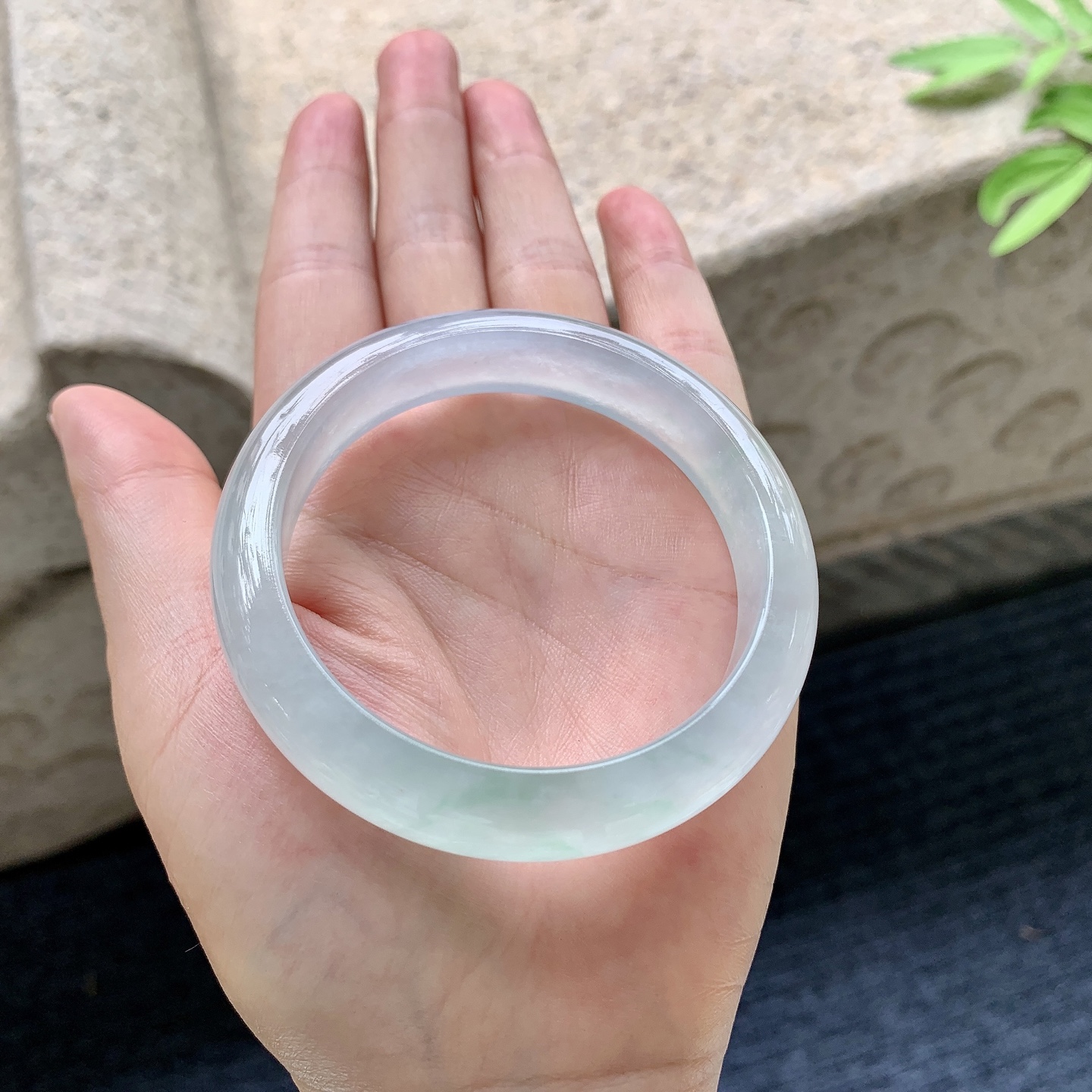 正圈54 55 圈口55/12.3/8 编码HP092213 冰飘绿，水润，种老，细腻，打灯有絮线