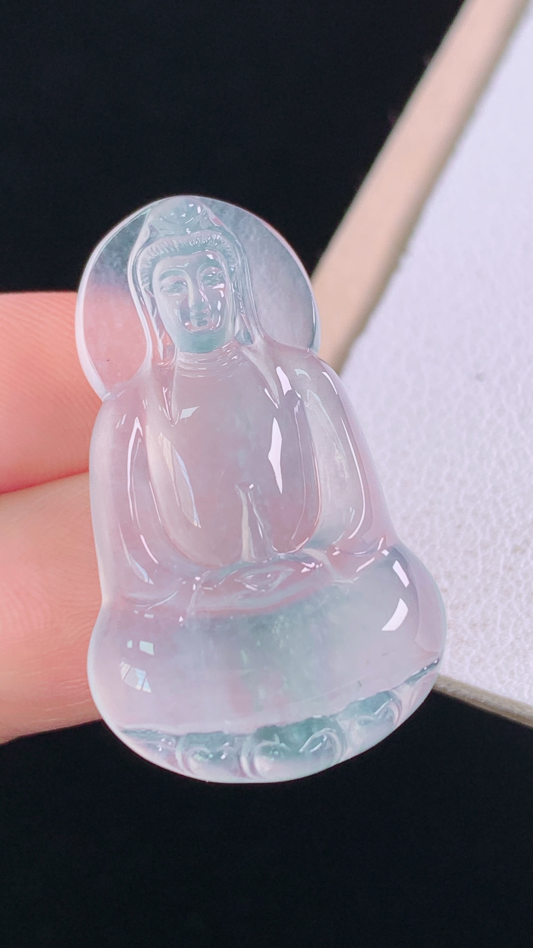 ️高品质，冰种飘花观音，一刀切，花色灵动，晶莹剔透，无裂，尺寸:32.1-19.4-5.2mm 17