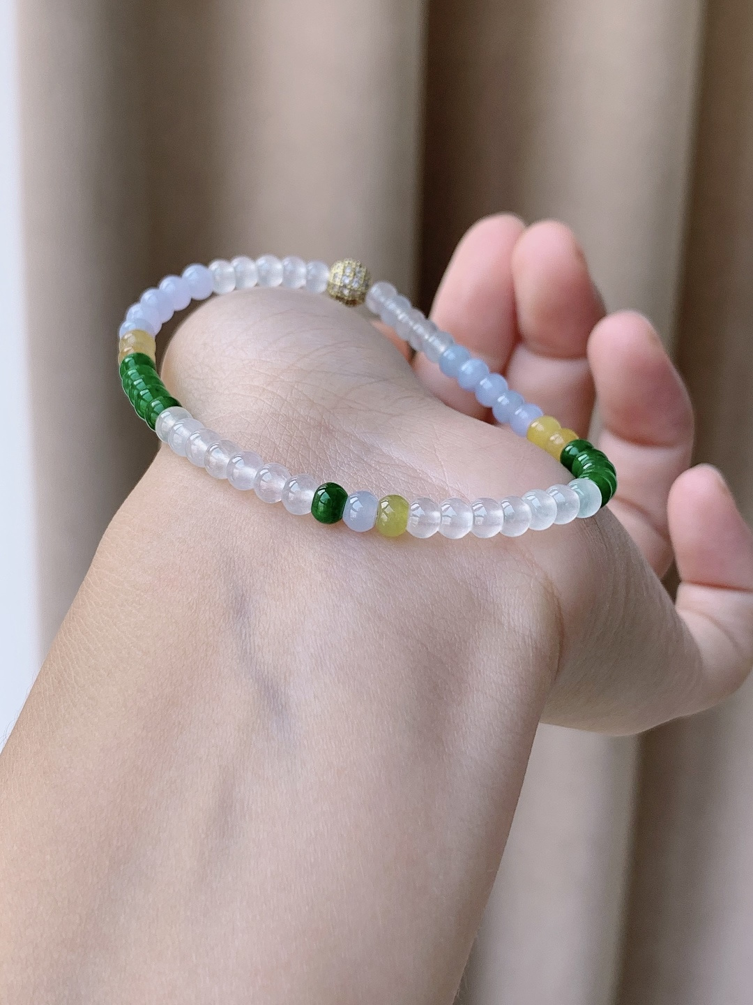 【珠子】冰多宝手串算盘珠珠子手串 【说明】缅甸 性比高 【尺寸】4.4-3.2mm 【重量】7.2克