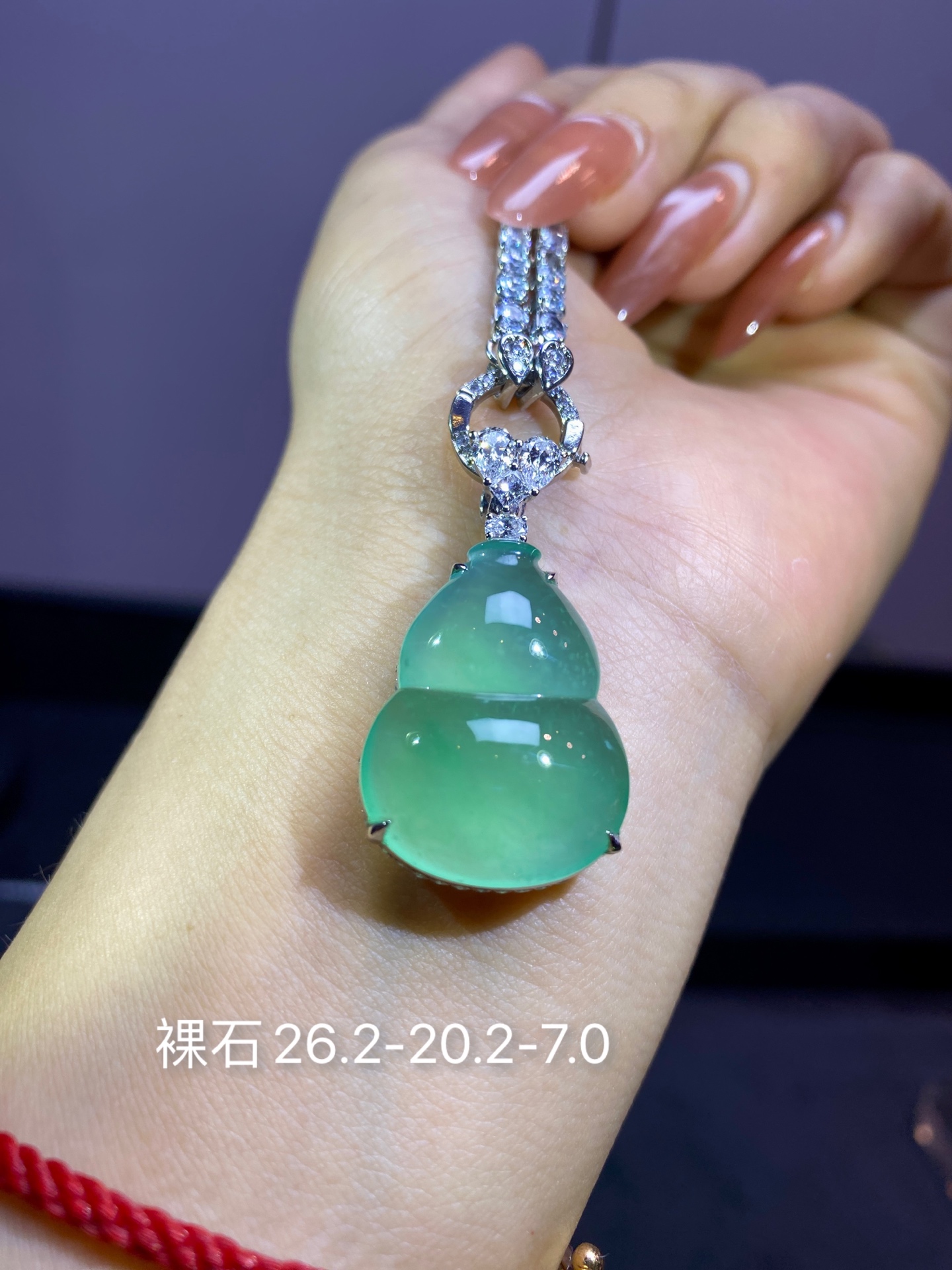 冰底色葫芦吊坠 整体：36.6-20.2-10.8 裸石：26.2-20.2-7.0 02XP260