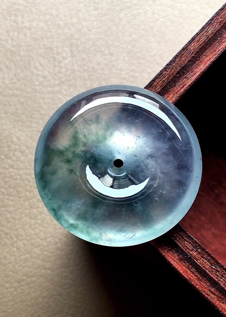️ 玻璃种飘彩怀古 飘彩十分漂亮，灵动无比，种老，光感十足，无裂尺寸20.8*5