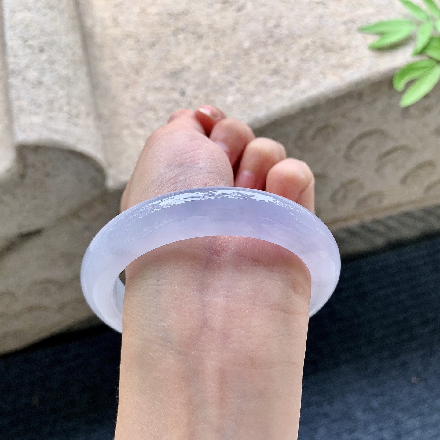 正圈58 59 圈口59/12.4/9.4 编码G7092201 糯冰，水润，种老，细腻，打灯有絮线