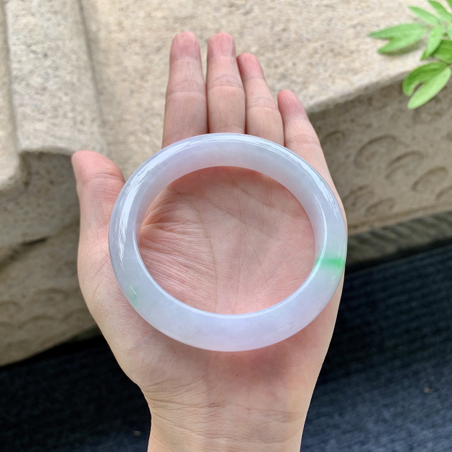 正圈55 56 圈口56.8/12.7/8.7 编码WW092233 春彩，水润，种老，细腻，打灯有絮线
