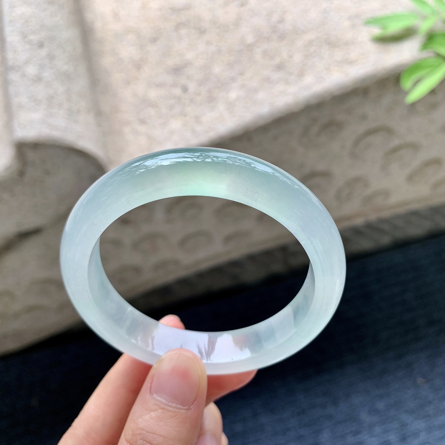 正圈54 55 圈口55/12.3/8 编码HP092213 冰飘绿，水润，种老，细腻，打灯有絮线