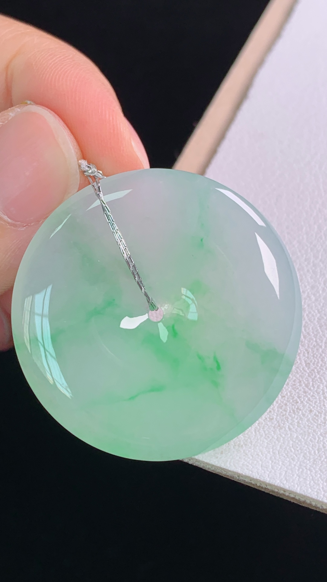 ️冰飘绿平安扣 翠色清新，清爽细腻，无裂 尺寸:33.1-5.5mm 17