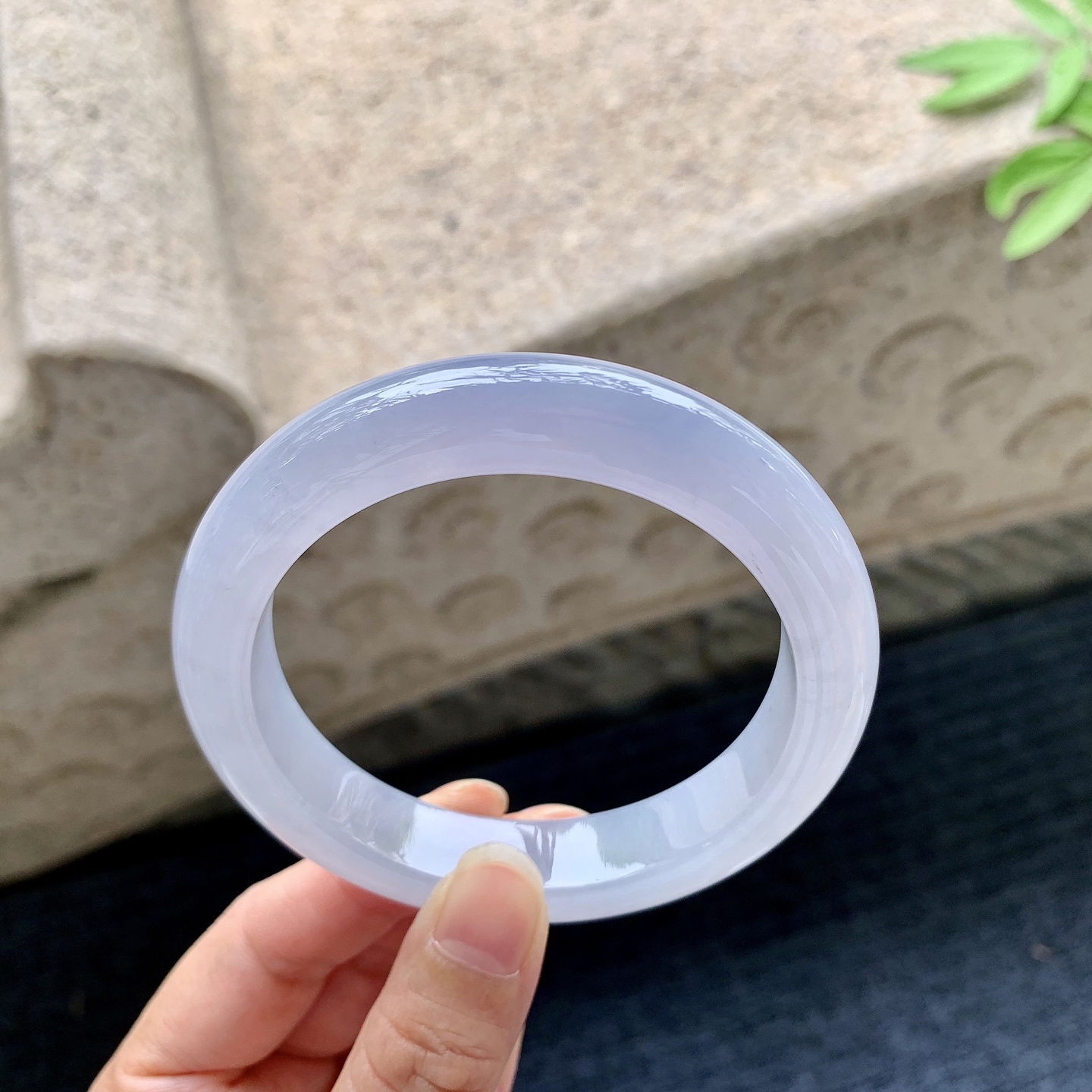 正圈58 59 圈口59/12.4/9.4 编码G7092201 糯冰，水润，种老，细腻，打灯有絮线