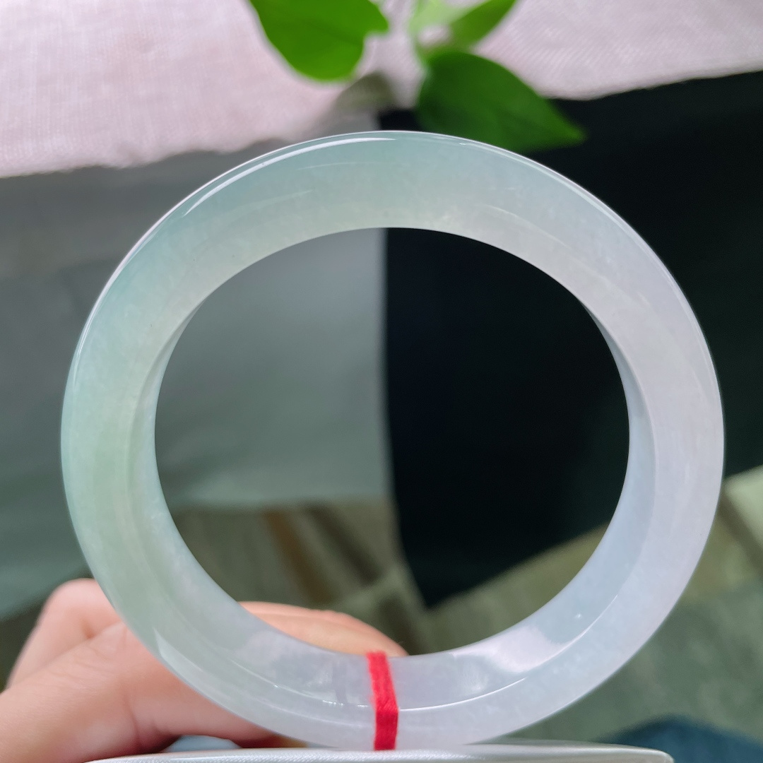 58/11.9/9.1，冰晴底正圈，淡紫淡绿，一半是冬的清醒，一半是春的醉意。无裂，ss59692a