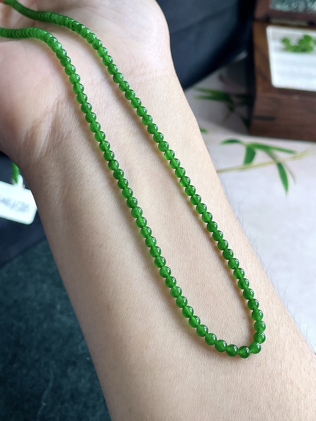 【珠子】阳绿项链圆珠珠子项链 【说明】 性比高 【尺寸】3mm，31cm 【重量】12.5克
