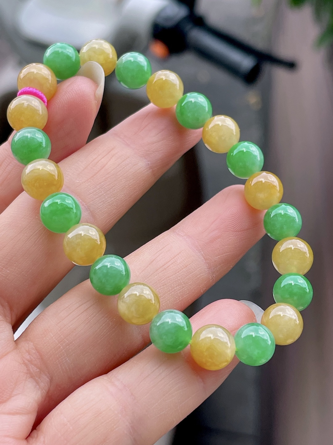 ️ 黄加绿手串 色泽艳丽，珠圆玉润 尺寸：8