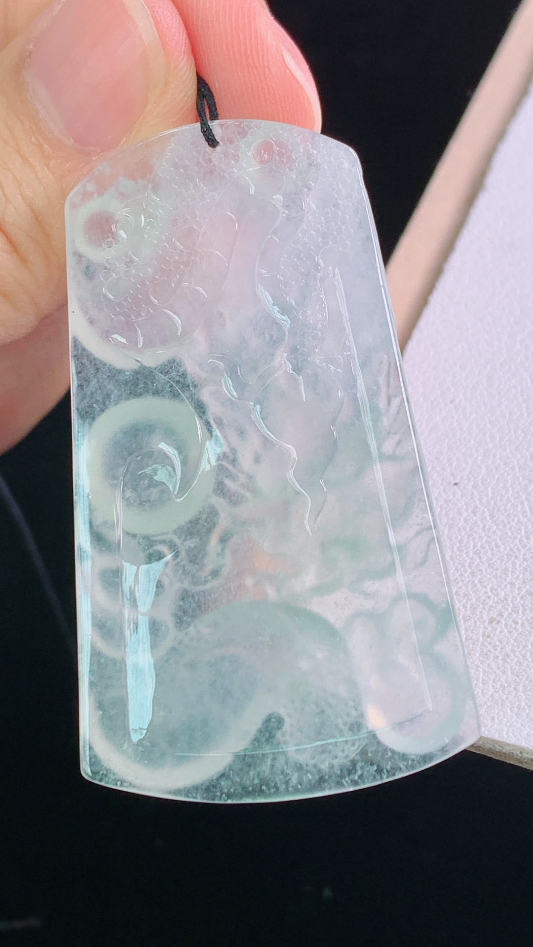 ️龙牌 种水，雕工精湛，霸气，无裂，尺寸:49.4-28.9-5.7mm 18