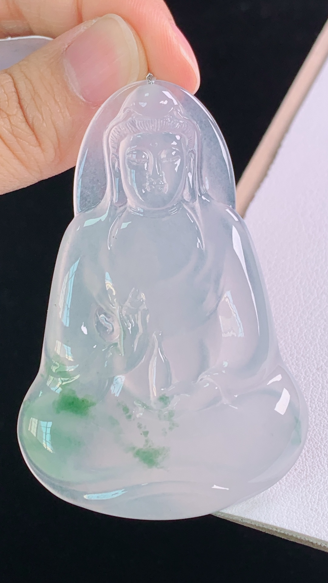 ️高品质，冰种飘花观音，种水，花色灵动，冰晶玉洁，无裂，尺寸:65.3-43.4-6.0mm 17