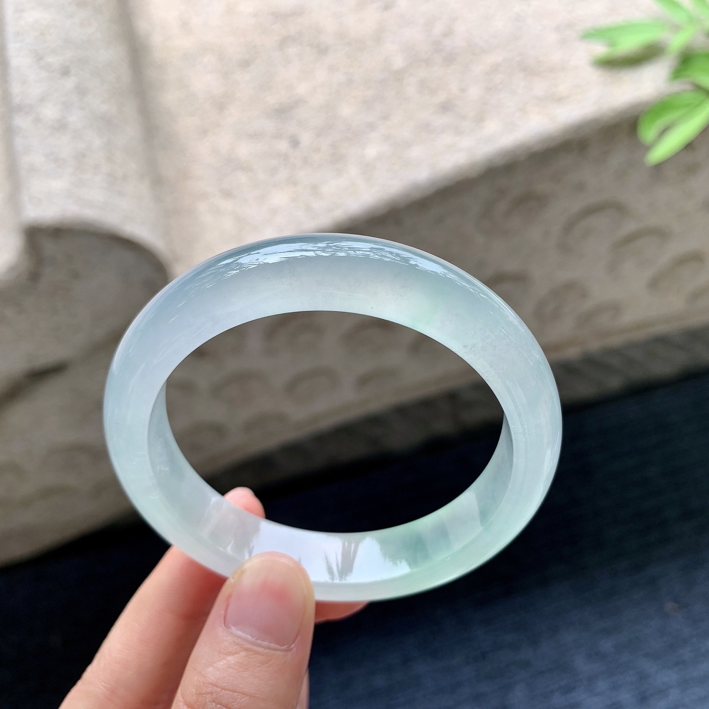 正圈54 55 圈口55/12.3/8 编码HP092213 冰飘绿，水润，种老，细腻，打灯有絮线