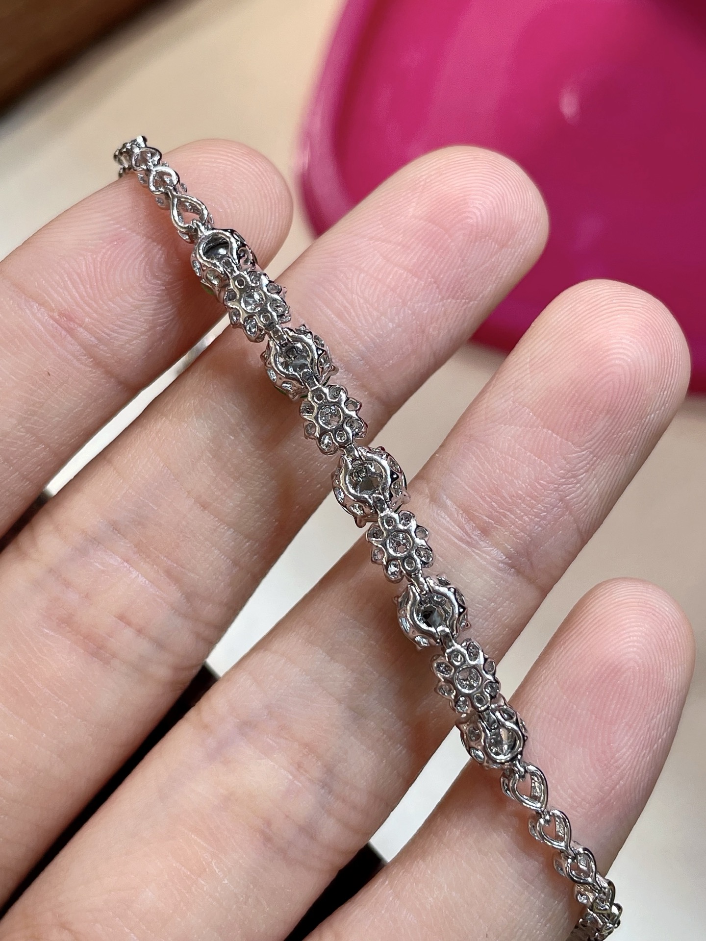 ️，冰种底阳绿翡翠蛋面手链 冰透透水嘟嘟，胶感十足，种水 一种清新的感觉，起荧光 性比超高，5-5-3