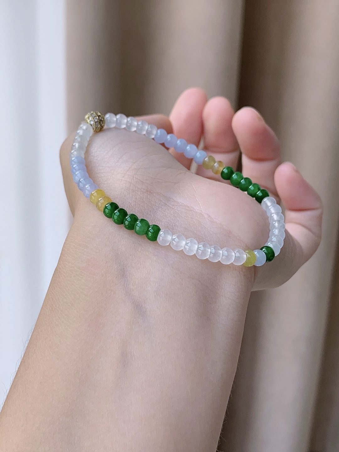 【珠子】冰多宝手串算盘珠珠子手串 【说明】缅甸 性比高 【尺寸】4.4-3.2mm 【重量】7.2克