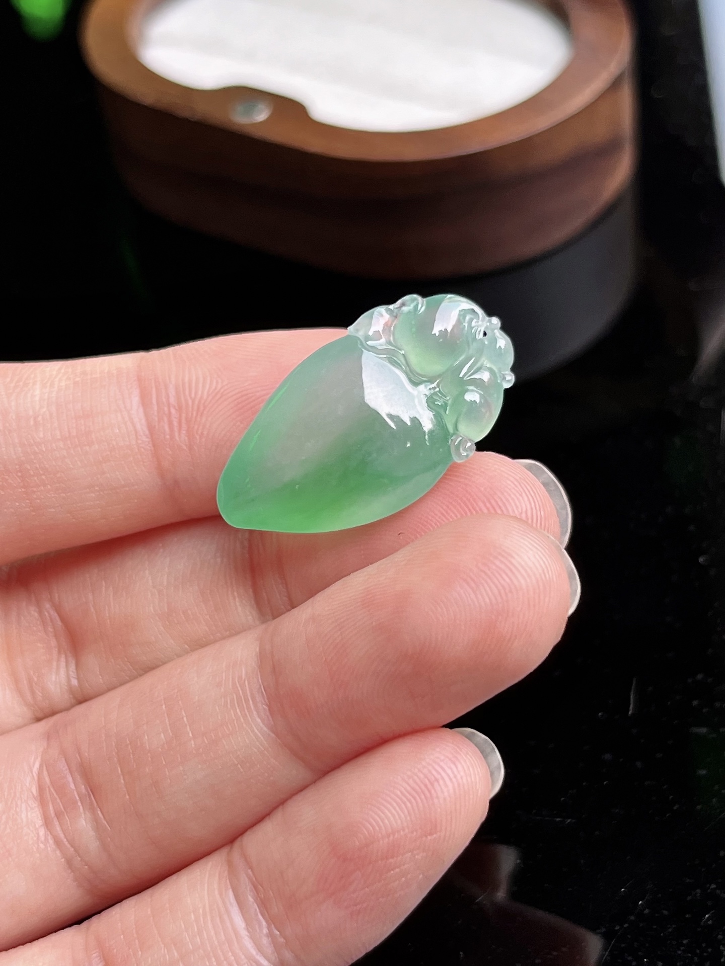 ️ 天然缅甸翡翠 冰种飘绿灵猴献桃吊坠 裸石尺寸26-13.7-7.7mm