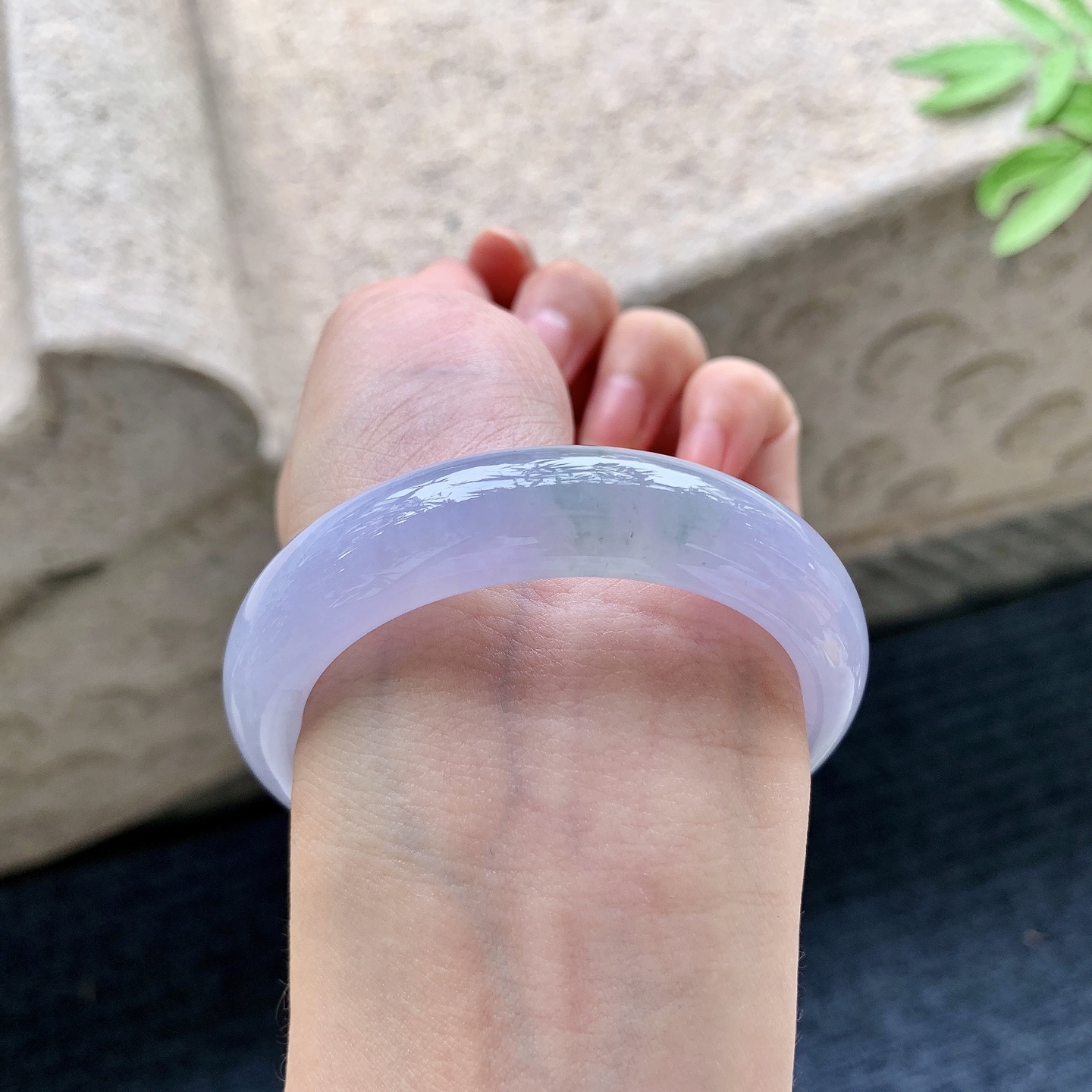 正圈50 51 圈口51.3/13/8.1 编码GJ092228 飘绿，水润，种老，细腻，无裂
